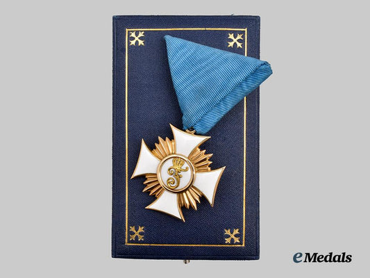 württemberg,_kingdom._a_friedrich_order,_civil_division,_i_class_knight’s_cross_in_gold_with_case,_by_eduard_foehr___m_n_c4899