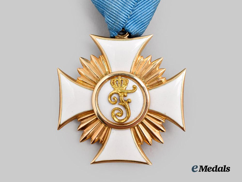 württemberg,_kingdom._a_friedrich_order,_civil_division,_i_class_knight’s_cross_in_gold_with_case,_by_eduard_foehr___m_n_c4902