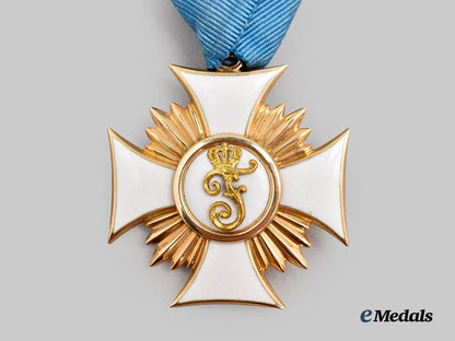 württemberg,_kingdom._a_friedrich_order,_civil_division,_i_class_knight’s_cross_in_gold_with_case,_by_eduard_foehr___m_n_c4902