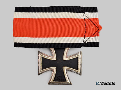 germany,_federal_republic._a_knight’s_cross_of_the_iron_cross_with_oak_leaves_and_swords,_exhibition_example_by_rudolf_souval,_c.1960___m_n_c4921