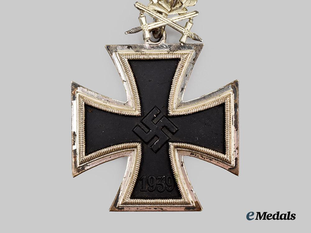 germany,_federal_republic._a_knight’s_cross_of_the_iron_cross_with_oak_leaves_and_swords,_exhibition_example_by_rudolf_souval,_c.1960___m_n_c4922