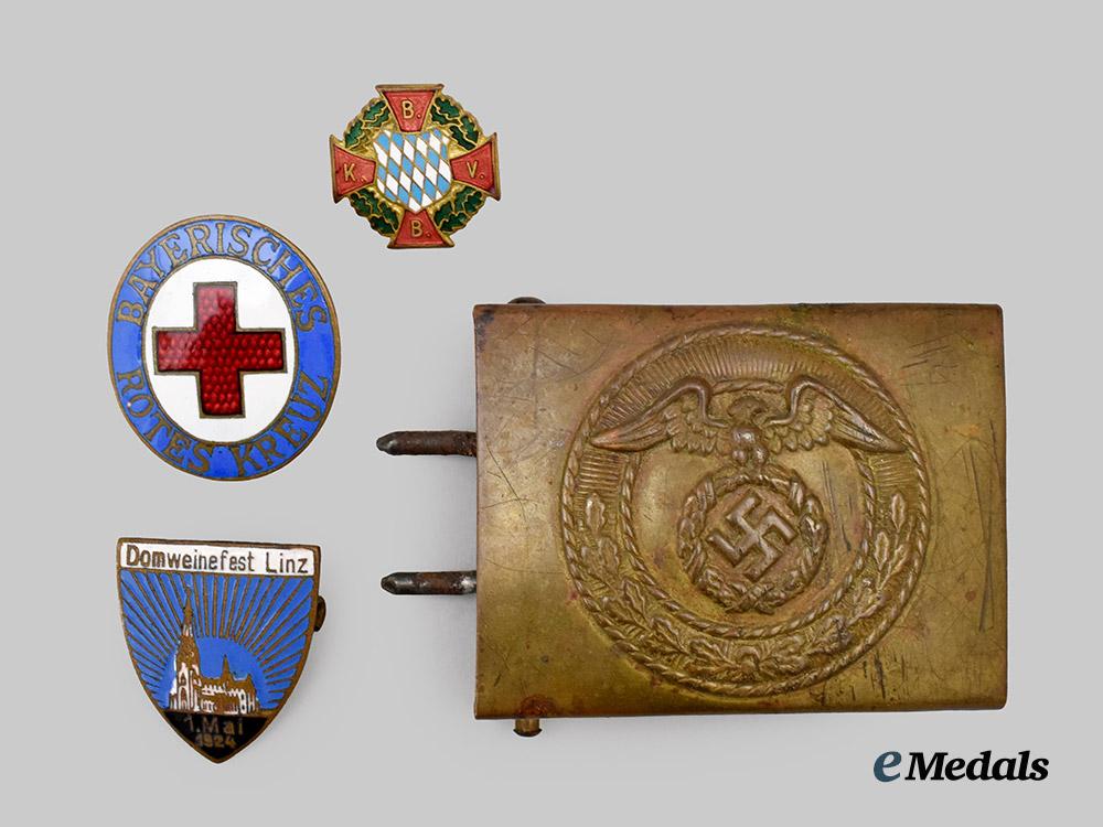 germany,_third_reich._an_s_a_member’s_belt_buckle,_with_mixed_austro-_bavarian_badges___m_n_c4924-_recovered
