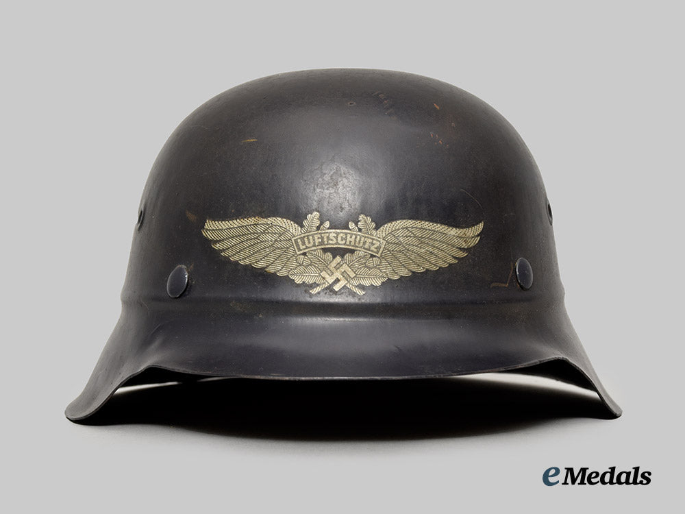 germany,_third_reich._a_luftschutz_m42_steel_helmet___m_n_c4924