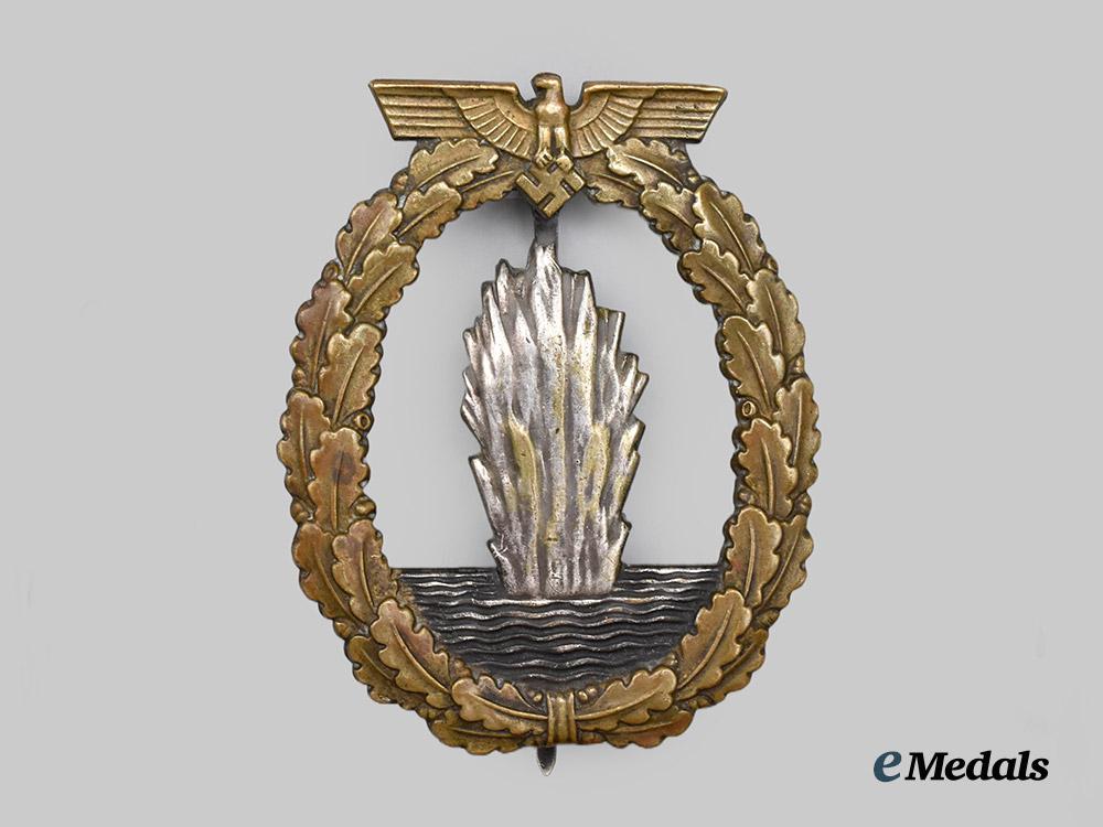 germany,_kriegsmarine._a_minesweeper_war_badge,_by_schwerin,_c.1941___m_n_c4938