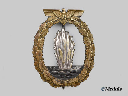 germany,_kriegsmarine._a_minesweeper_war_badge,_by_schwerin,_c.1941___m_n_c4938