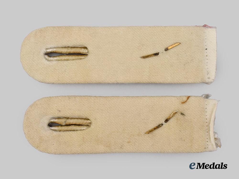 germany,_heer._a_set_of_machine_gun_battalion_oberleutnant_shoulder_boards___m_n_c4943-_recovered