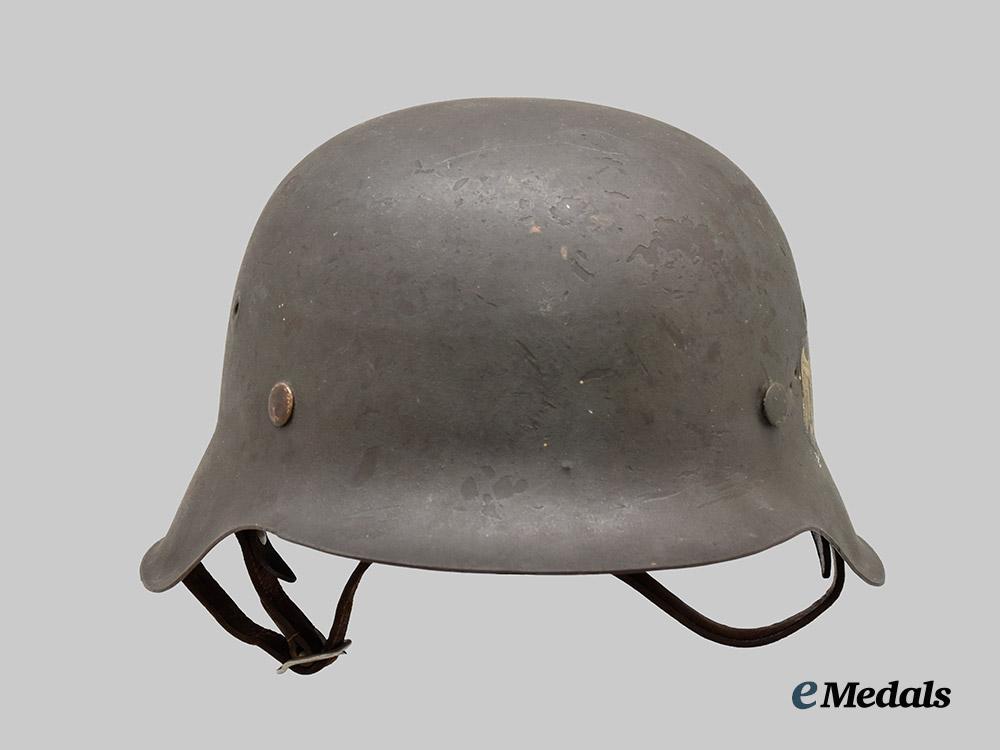 germany,_heer._an_m42_stahlhelm,_restored_single-_decal_example,_by_emaillierwerke_a._g.___m_n_c4978-_recovered