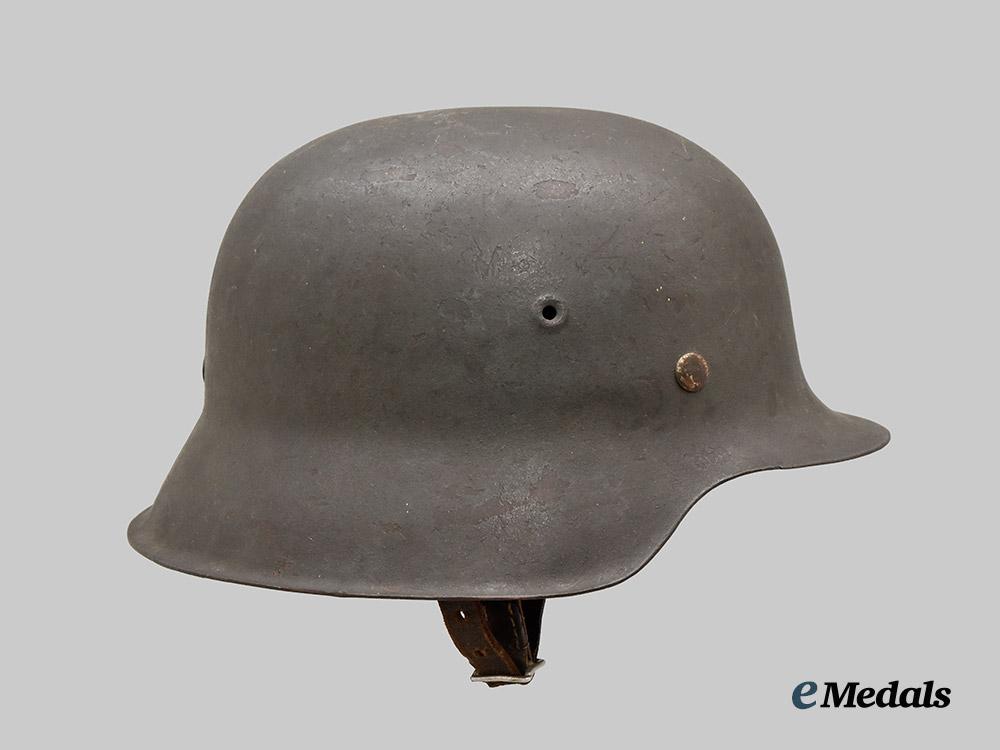 germany,_heer._an_m42_stahlhelm,_restored_single-_decal_example,_by_emaillierwerke_a._g.___m_n_c4981-_recovered