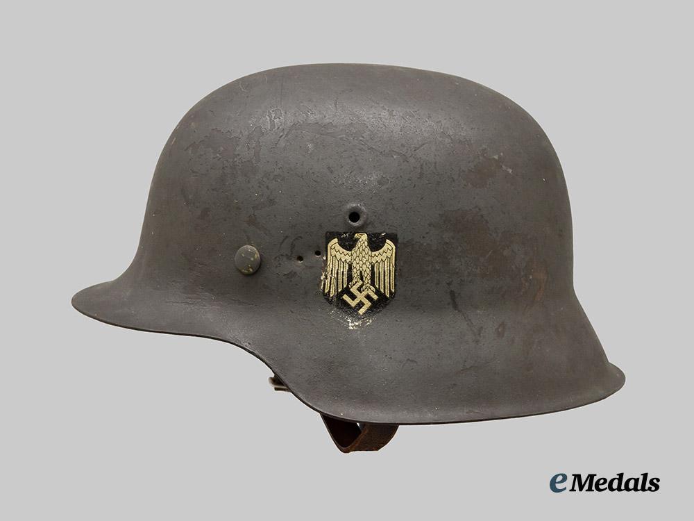 germany,_heer._an_m42_stahlhelm,_restored_single-_decal_example,_by_emaillierwerke_a._g.___m_n_c4982-_recovered