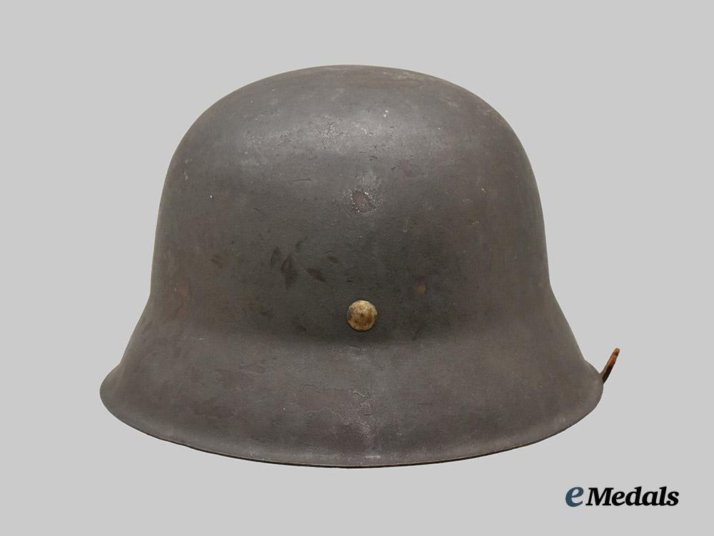 germany,_heer._an_m42_stahlhelm,_restored_single-_decal_example,_by_emaillierwerke_a._g.___m_n_c4983-_recovered