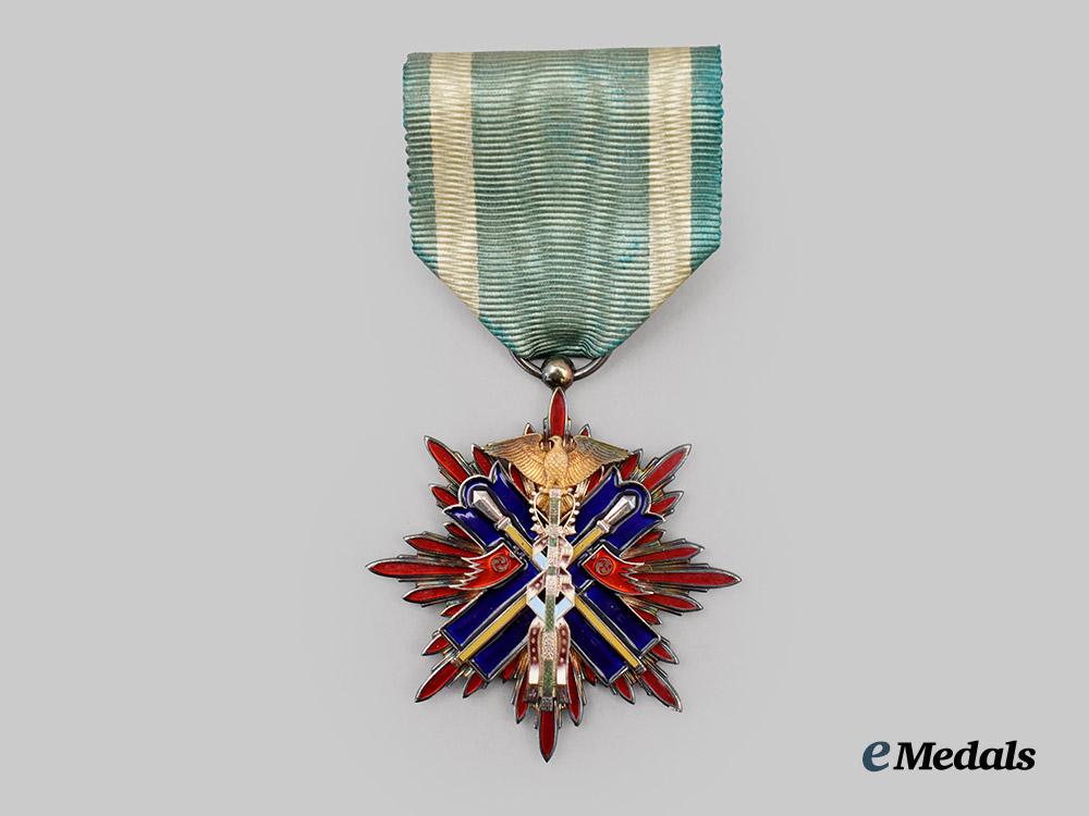 japan,_empire._an_order_of_the_golden_kite,_v_class_in_case___m_n_c4985