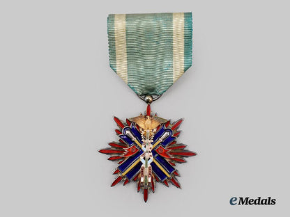 japan,_empire._an_order_of_the_golden_kite,_v_class_in_case___m_n_c4985
