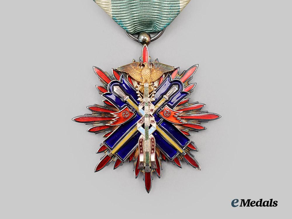 japan,_empire._an_order_of_the_golden_kite,_v_class_in_case___m_n_c4986