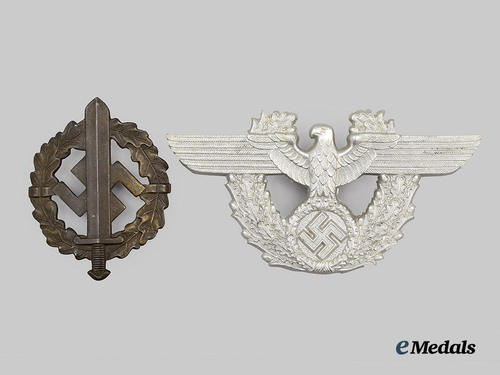 germany,_third_reich._a_pair_of_badges_for_s_a_and_police_personnel___m_n_c4993