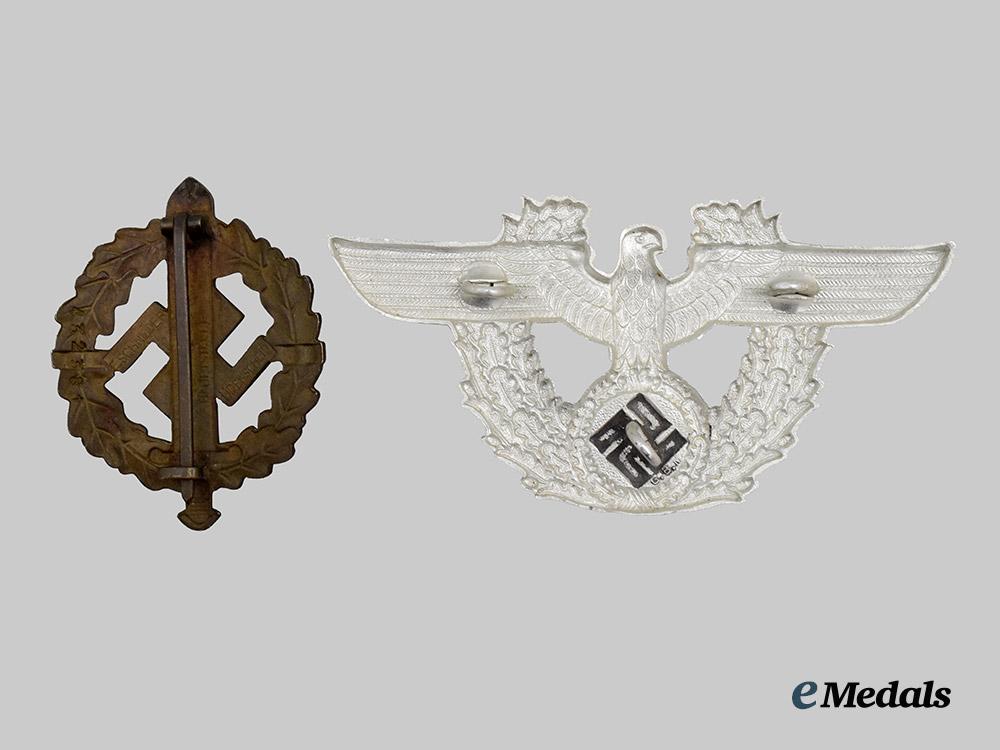 germany,_third_reich._a_pair_of_badges_for_s_a_and_police_personnel___m_n_c4996
