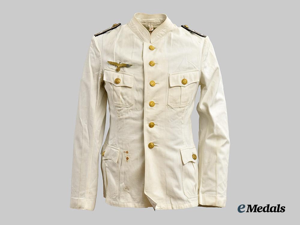 germany,_kriegsmarine._an_oberfähnrich_white_service_uniform,_old_style,_owner-_attributed_example___m_n_c5046