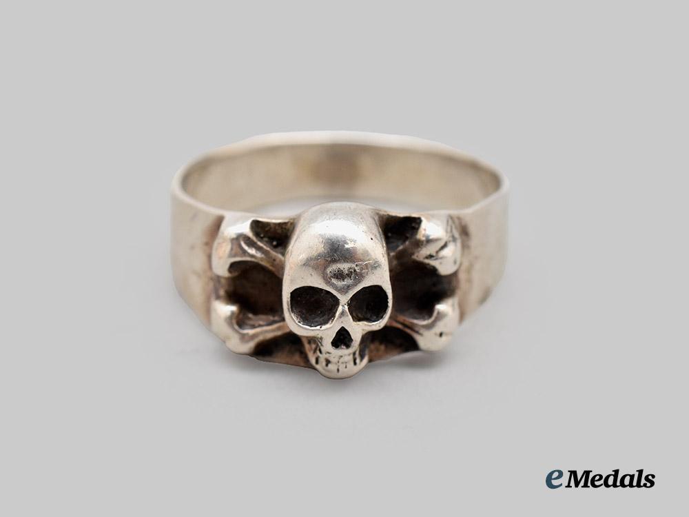 germany,_wehrmaht._a_totenkopf_ring_in_silver___m_n_c5069