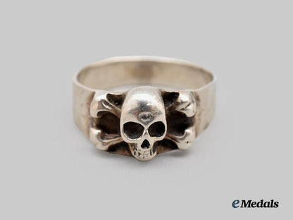 germany,_wehrmaht._a_totenkopf_ring_in_silver___m_n_c5069