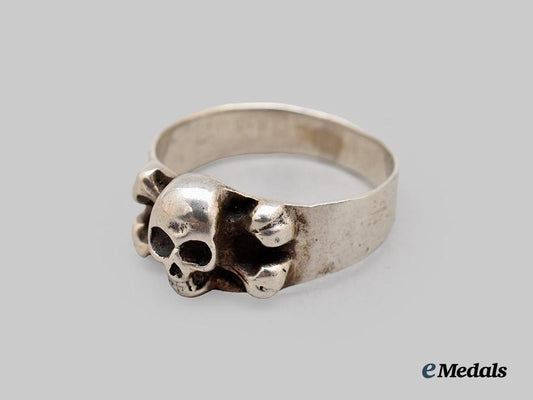 germany,_wehrmaht._a_totenkopf_ring_in_silver___m_n_c5071