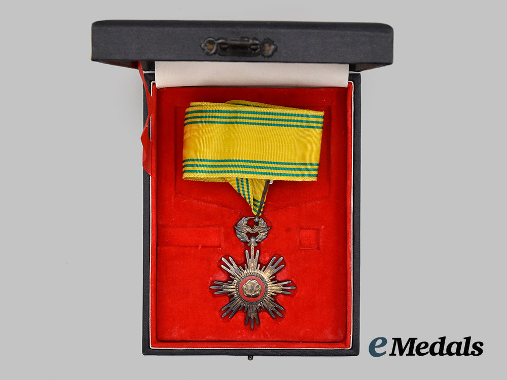 korea,_republic._an_order_of_civil_merit_dongbaek_medal,_i_i_i_class___m_n_c5098