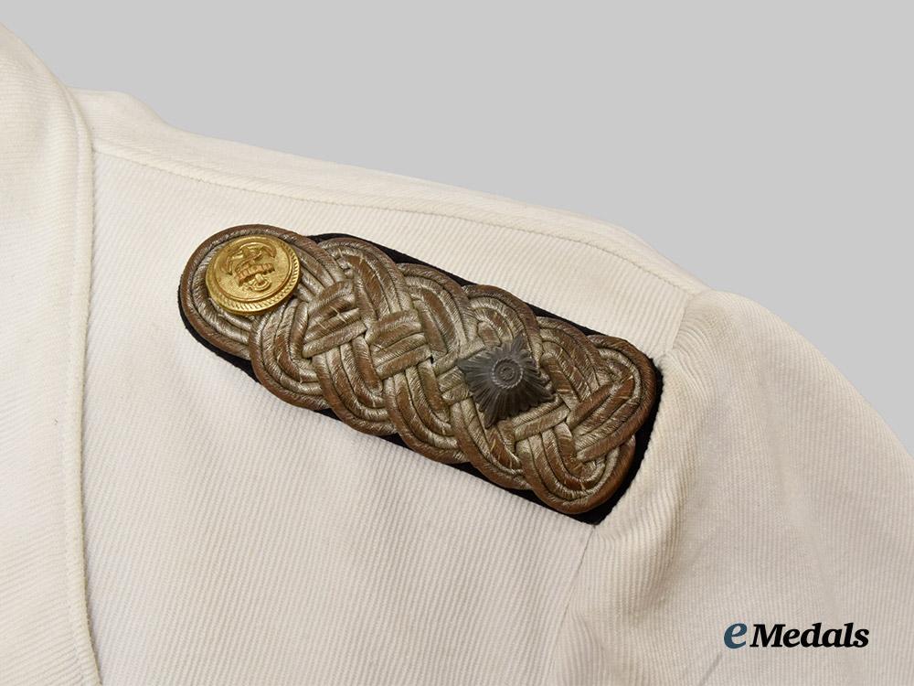 germany,_kriegsmarine._a_summer_uniform_for_a_decorated_fregattenkapitän___m_n_c5116