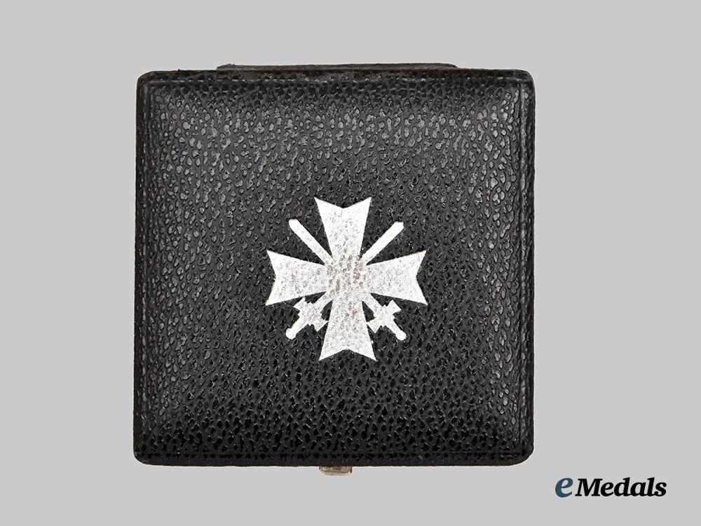 germany,_wehrmacht._a_war_merit_cross_i_class_with_swords_and_case,_by_kerbach&_oesterhelt___m_n_c5119