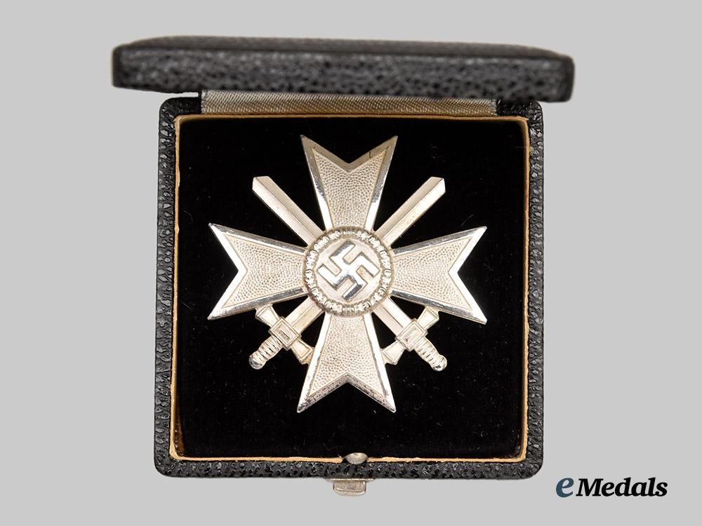 germany,_wehrmacht._a_war_merit_cross_i_class_with_swords_and_case,_by_kerbach&_oesterhelt___m_n_c5120