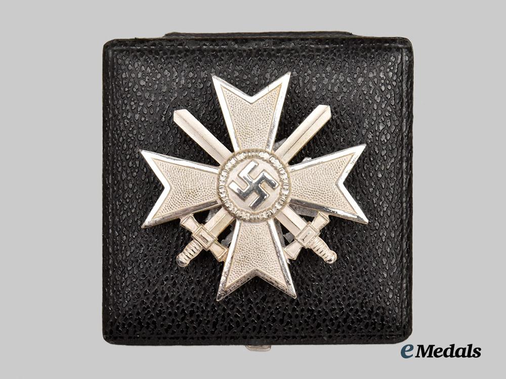 germany,_wehrmacht._a_war_merit_cross_i_class_with_swords_and_case,_by_kerbach&_oesterhelt___m_n_c5121