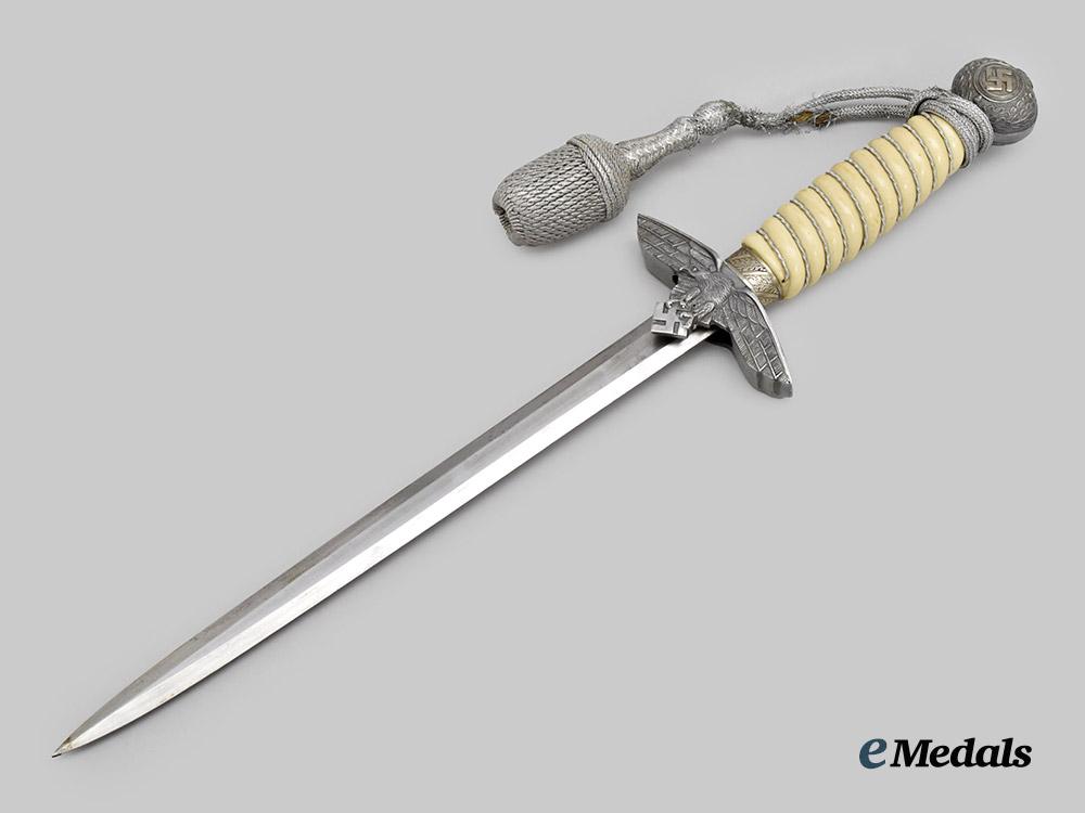 germany,_luftwaffe._an_officer’s_dress_dagger,_with_general’s_hanger,_by_f._w._höller___m_n_c5138
