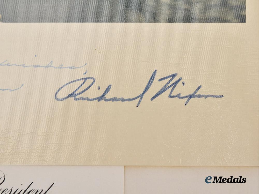 united_states._a_letter_and_photograph_signed_by_richard_nixon,1972___m_n_c5150