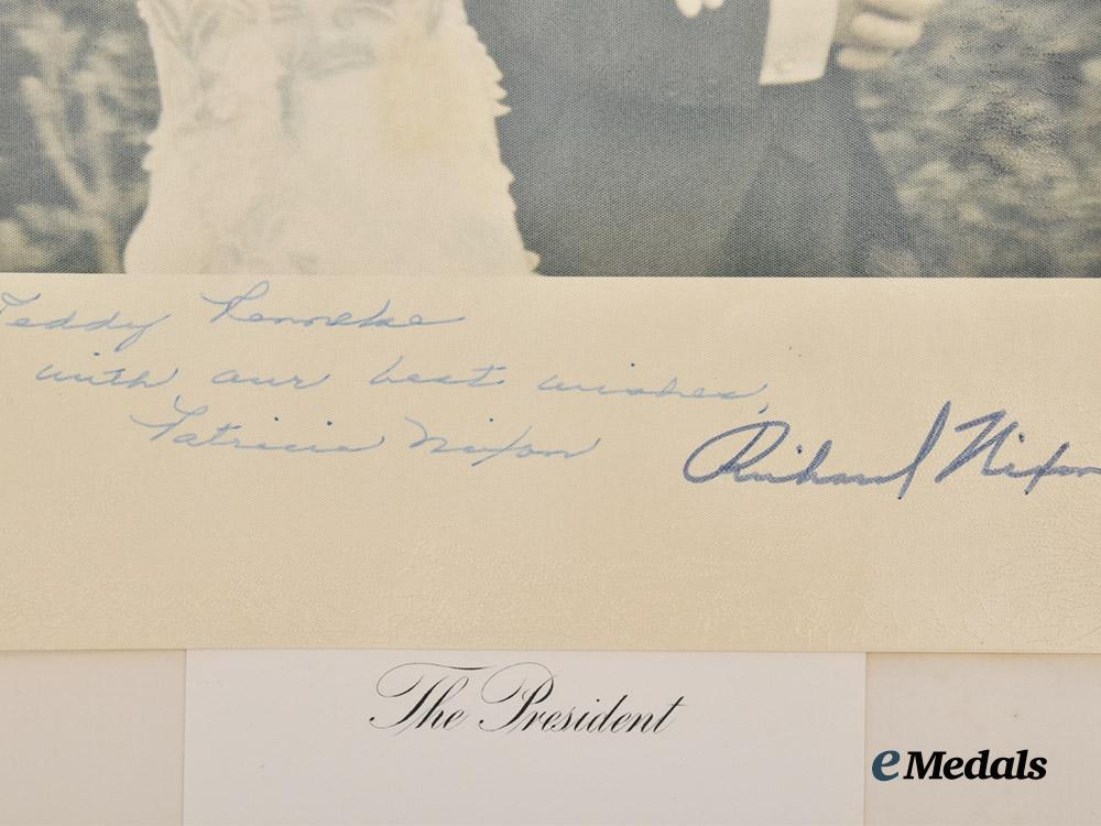 united_states._a_letter_and_photograph_signed_by_richard_nixon,1972___m_n_c5151