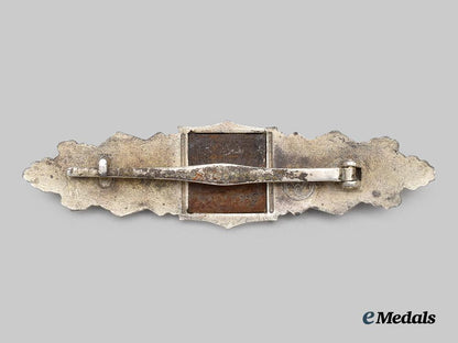 germany,_wehrmacht._a_close_combat_clasp,_silver_grade,_by_gebrüder_wegerhoff___m_n_c5160