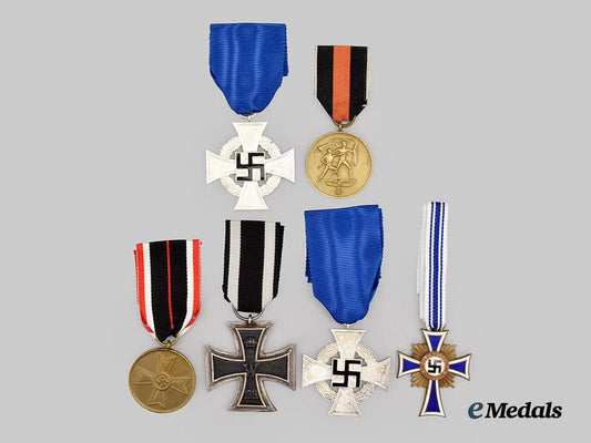 germany,_third_reich._a_mixed_lot_of_awards_for_military_and_civil_service___m_n_c5160