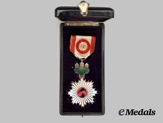 japan,_empire._an_order_of_the_rising_sun_with_boutonniere,_i_v_class___m_n_c5167