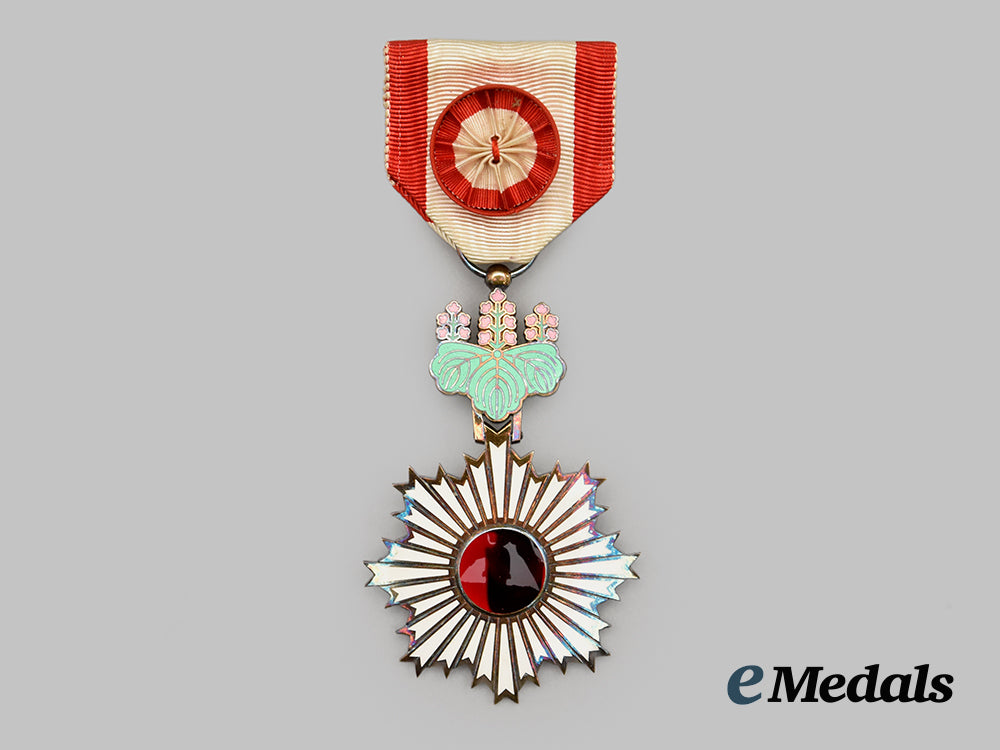 japan,_empire._an_order_of_the_rising_sun_with_boutonniere,_i_v_class___m_n_c5168