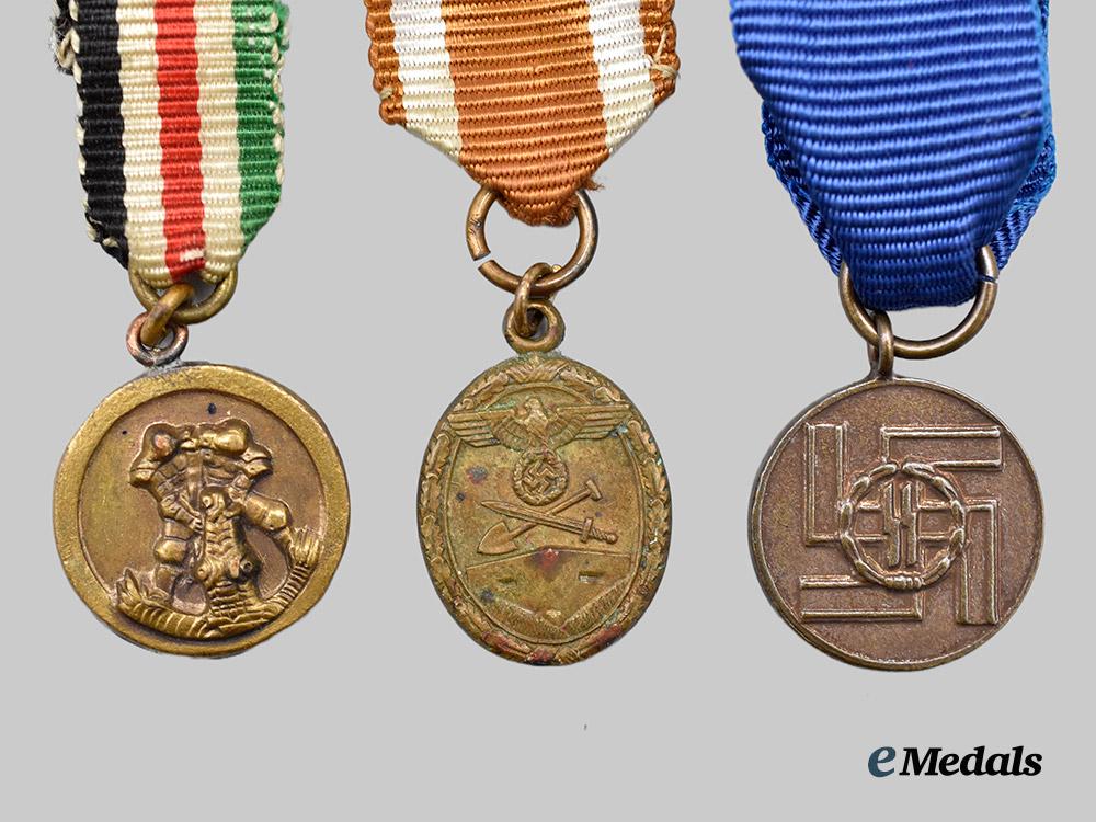 germany,_third_reich._a_lot_of_three_miniature_service_awards(_s_s/_westwall/_italo-_german_africa_campaign)___m_n_c5178