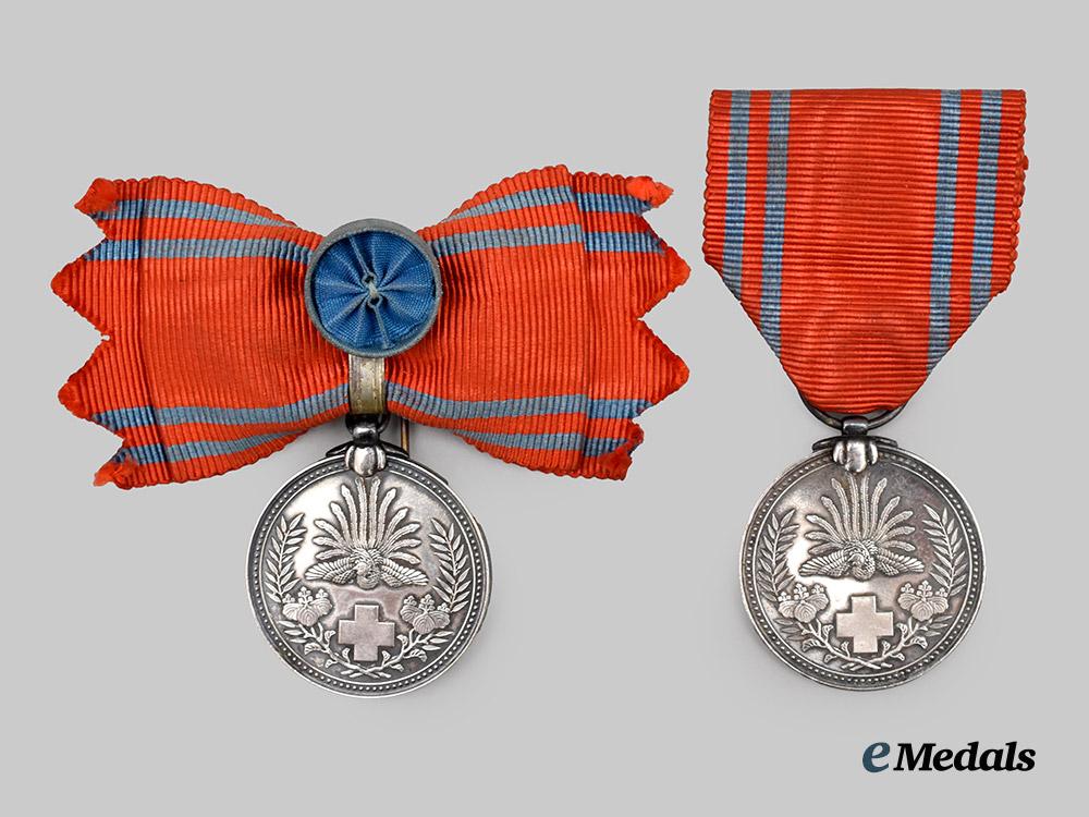 pair_of_red_cross_membership_medals___m_n_c5235
