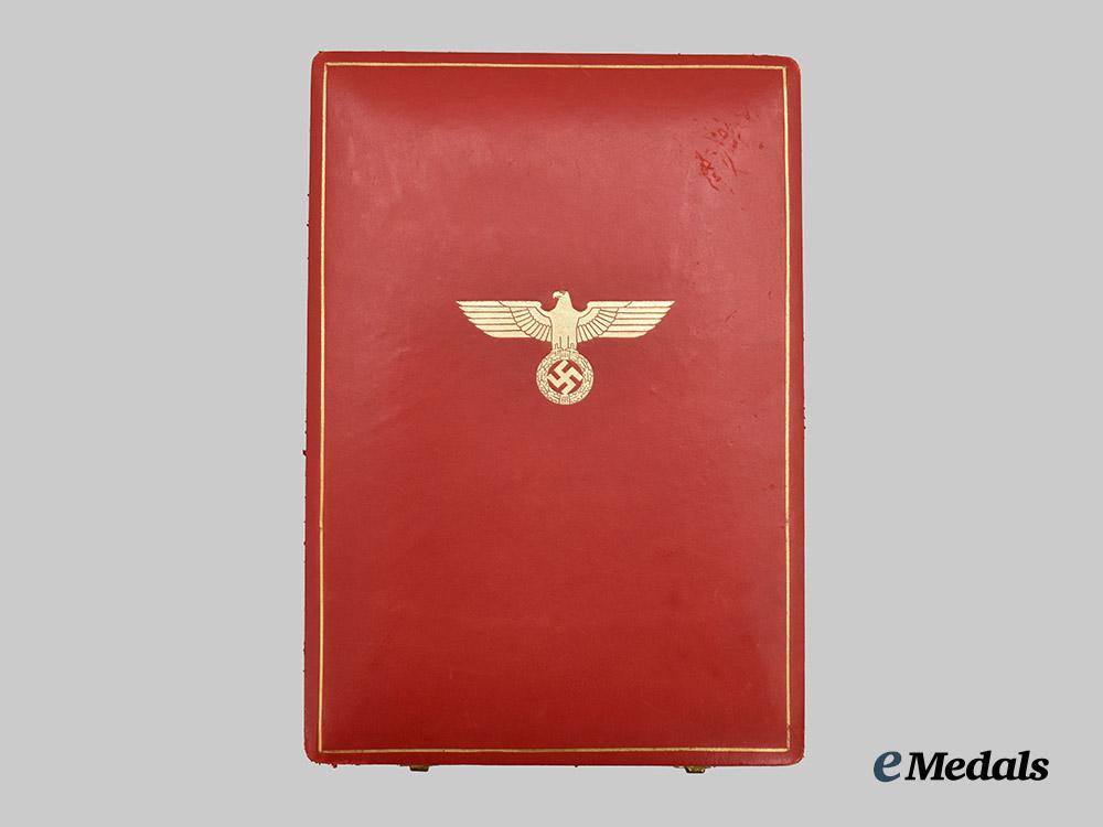 germany,_third_reich._an_order_of_the_german_eagle,_i_i_class_cross_with_breast_star_and_case,_by_gebrüder_godet___m_n_c5239