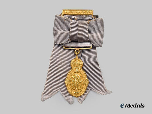 india,_british_raj._a_miniature_kaisar-i-_hind_medal_for_public_service_in_india,_i._class_in22kt_gold_for_dames___m_n_c5244