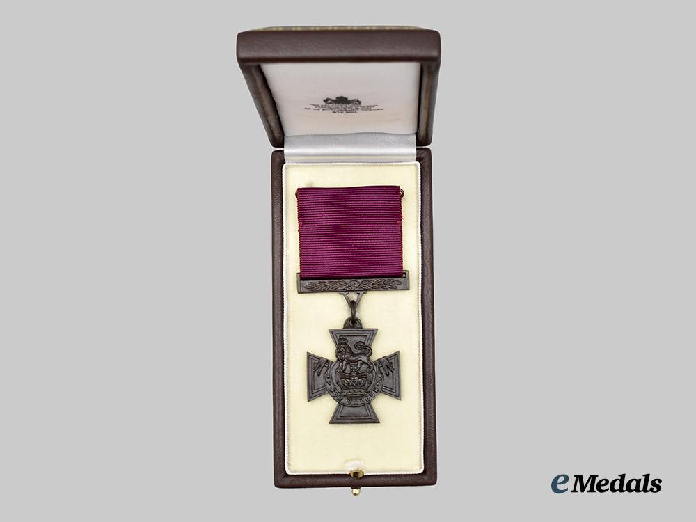 united_kingdom._a_limited_edition_replica_victoria_cross_by_hancocks&_co._of_london,_number467_of1352___m_n_c5259