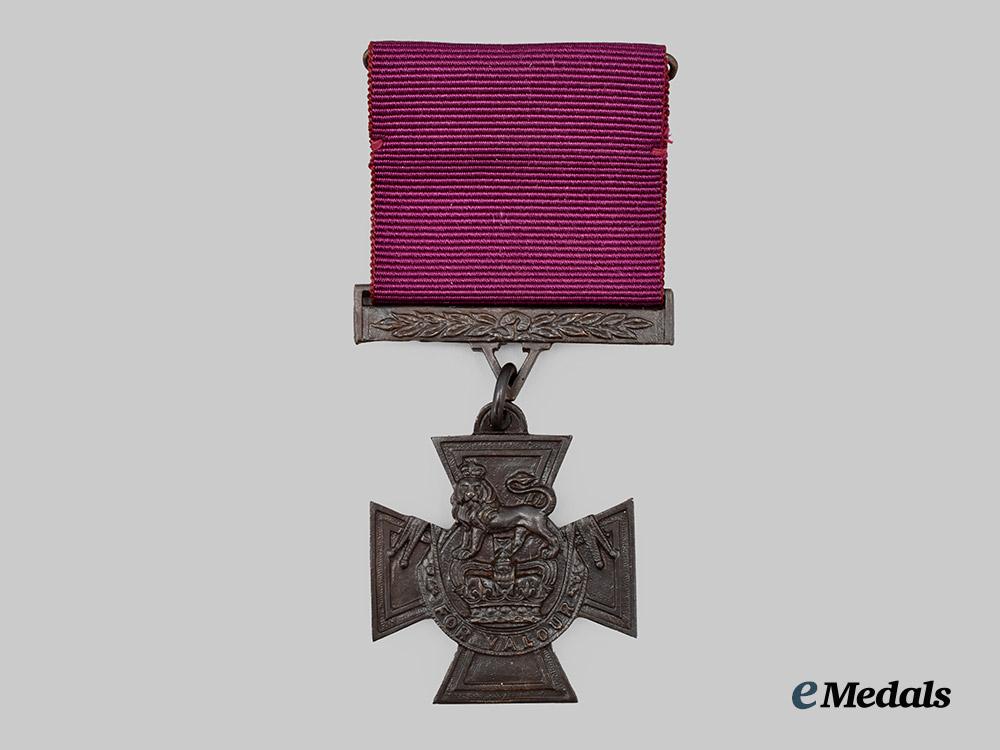 united_kingdom._a_limited_edition_replica_victoria_cross_by_hancocks&_co._of_london,_number467_of1352___m_n_c5262