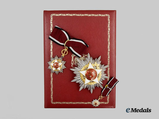 jordan,_kingdom._an_order_of_independence,_i_i_class_grand_officer_set_with_king_hussein_i_calling_card___m_n_c5274