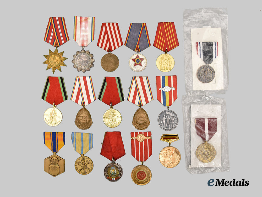 international._a_lot_of_medals,_decorations&_awards___m_n_c5293(1)