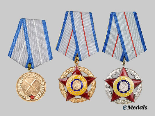 romania,_socialist._a_lot_of_three_romanian_socialist_military_merit_awards___m_n_c5320