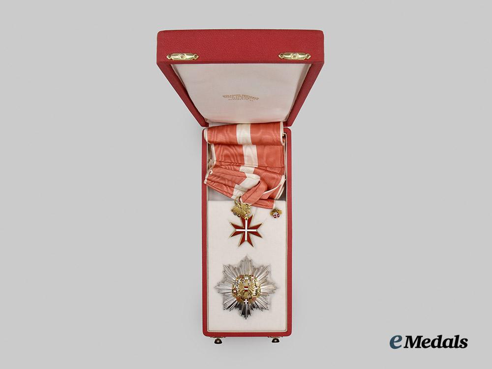 austria,_republic._a_decoration_of_honour_for_services_to_the_republic_of_austria,_grand_decoration_of_honour_in_gold_for_bishops,_by_w._reitterer,_c.1950___m_n_c5341