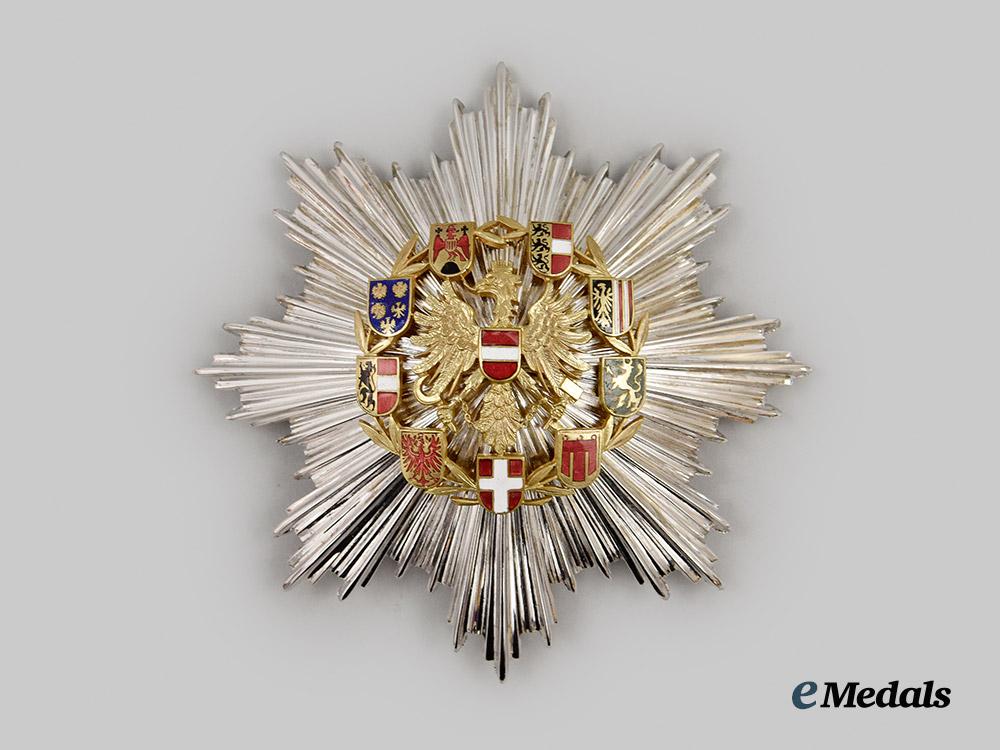 austria,_republic._a_decoration_of_honour_for_services_to_the_republic_of_austria,_grand_decoration_of_honour_in_gold_for_bishops,_by_w._reitterer,_c.1950___m_n_c5351