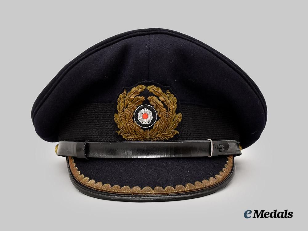 germany,_kriegsmarine._a_junior_officer’s_visor_cap___m_n_c5351