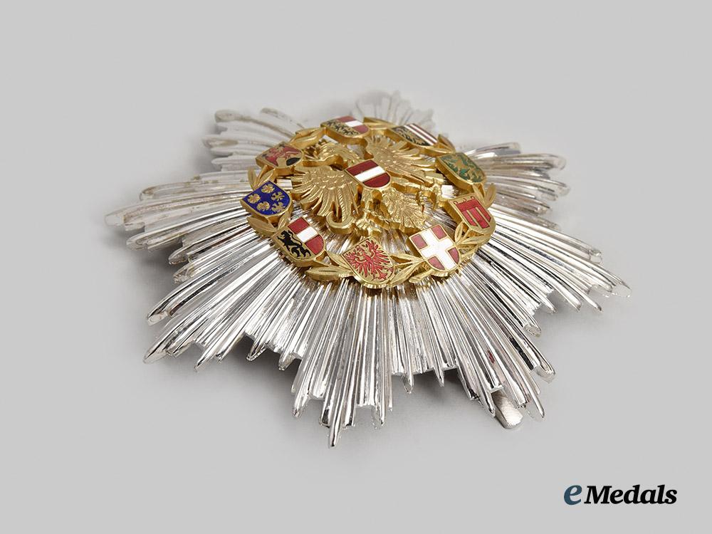 austria,_republic._a_decoration_of_honour_for_services_to_the_republic_of_austria,_grand_decoration_of_honour_in_gold_for_bishops,_by_w._reitterer,_c.1950___m_n_c5352