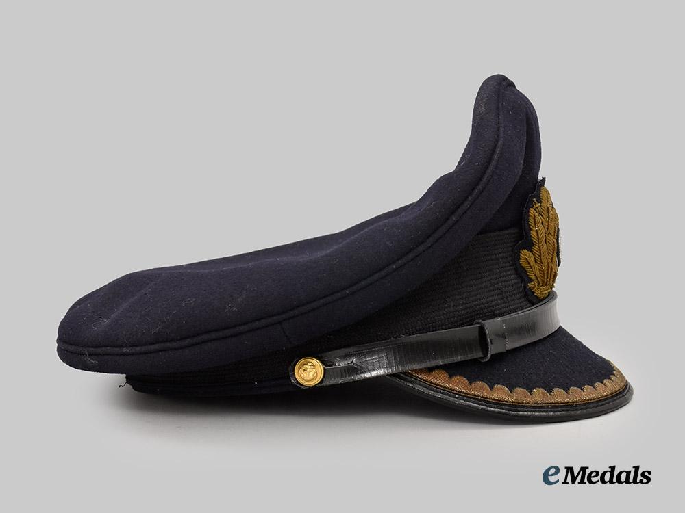 germany,_kriegsmarine._a_junior_officer’s_visor_cap___m_n_c5354