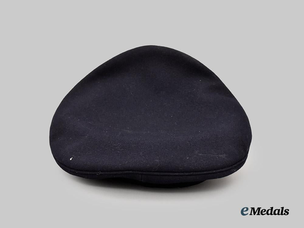 germany,_kriegsmarine._a_junior_officer’s_visor_cap___m_n_c5356